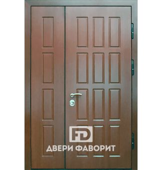недорогая дверь с боковой вставкой, отделка МДФ, один замок
